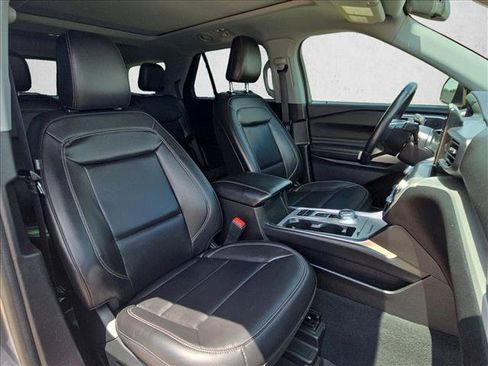 Certified 2022 Ford Explorer XLT w/ Equipment Group 202A RWD image 21