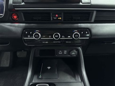 Used 2024 Honda Pilot Elite image 23