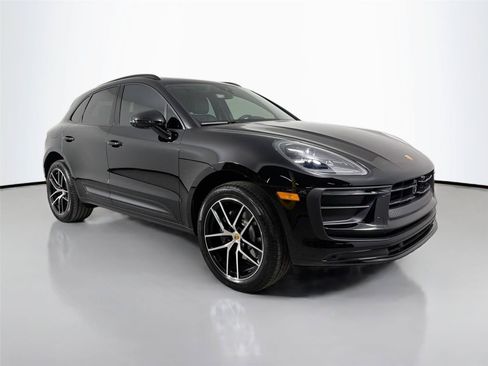 Certified 2026 Porsche Macan AWD/4WD image 9