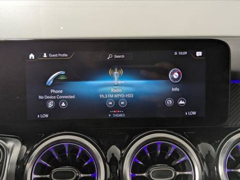 Used 2023 Mercedes-Benz GLB 250 4MATIC image 31