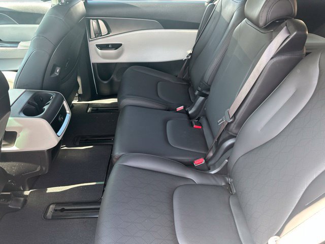 Used 2024 Kia Carnival LX FWD image 10