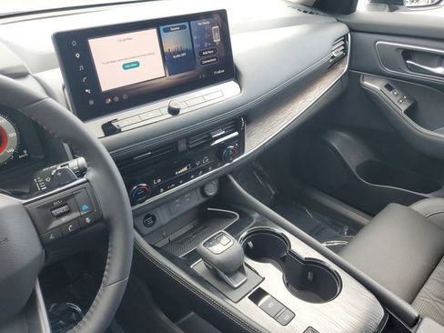 Used 2025 Nissan Rogue Platinum FWD image 22