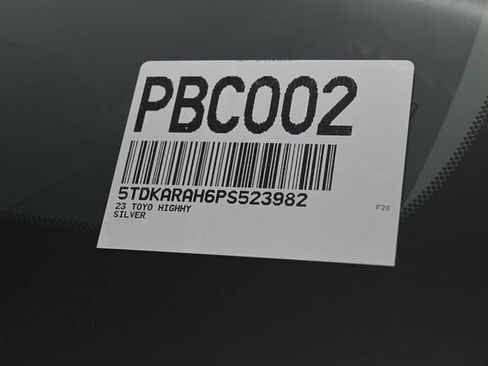 Used 2023 Toyota Highlander XLE FWD image 22