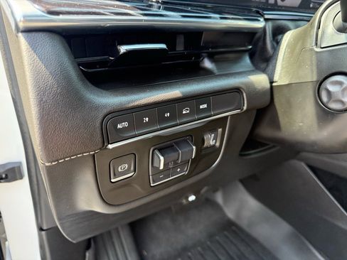 Used 2022 Cadillac Escalade ESV Sport image 21