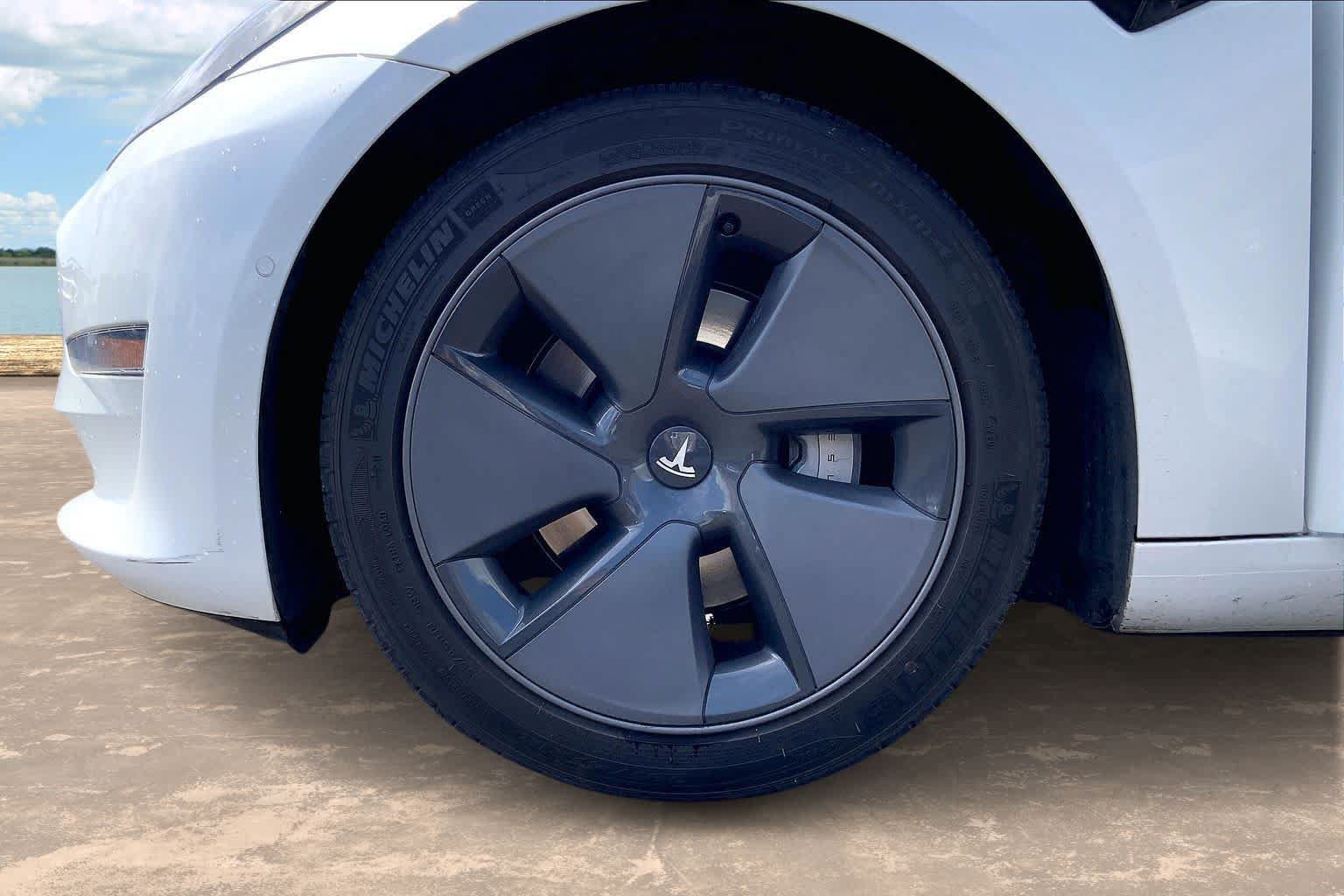 Used 2021 Tesla Model 3 Standard Range Plus RWD image 8
