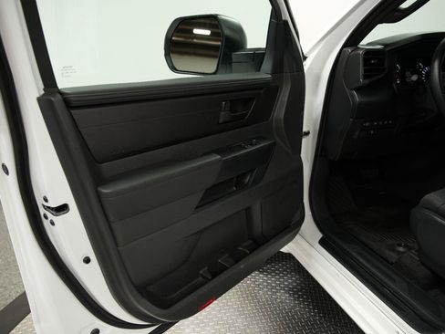 Used 2025 Toyota Tundra SR AWD/4WD image 28