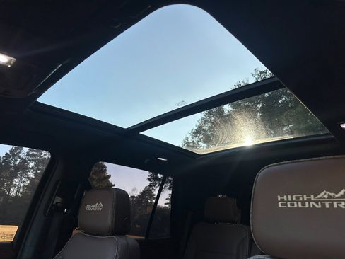 Used 2022 Chevrolet Tahoe High Country image 17