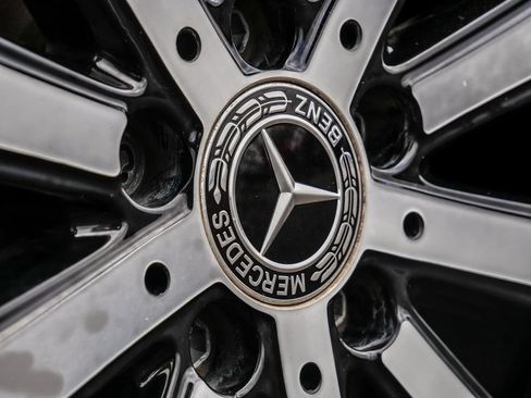 Used 2021 Mercedes-Benz GLB 250 4MATIC image 11