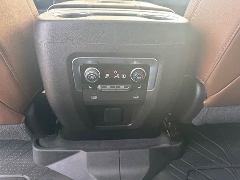 Used 2021 Chevrolet Suburban High Country image 34