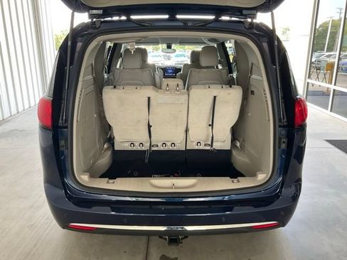 Used 2018 Chrysler Pacifica Touring Plus FWD image 16