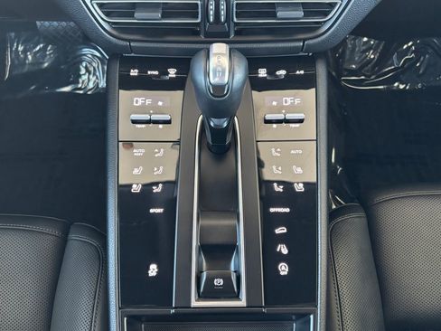 Used 2023 Porsche Macan AWD/4WD image 14