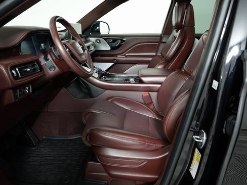 Used 2023 Lincoln Aviator Black Label w/ Jet Package image 18