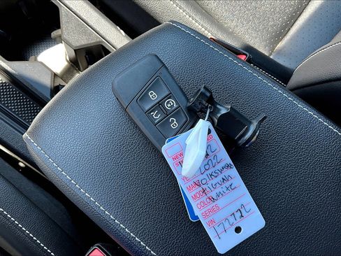 Used 2022 Volkswagen Tiguan SE R-Line image 12