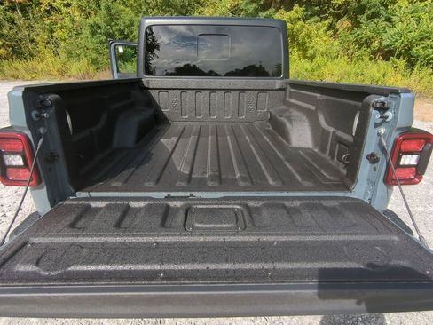 New 2025 Jeep Gladiator Willys image 24