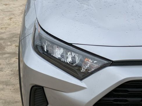 Used 2020 Toyota RAV4 LE image 10