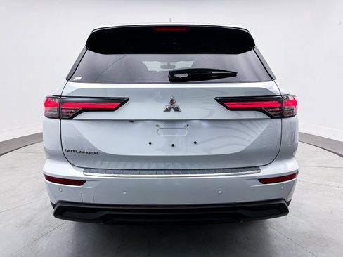New 2025 Mitsubishi Outlander ES image 6