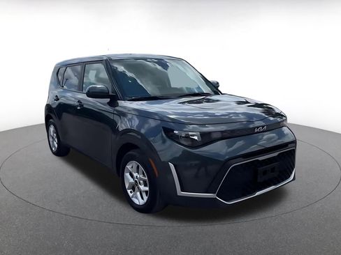 Used 2025 Kia Soul LX w/ LX Technology Package FWD image 3