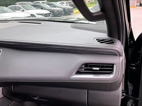 Used 2024 GMC Yukon SLT AWD/4WD image 23