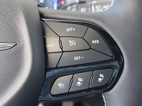 New 2026 Chrysler Pacifica Limited w/ Uconnect Theater Family Group AWD/4WD image 38