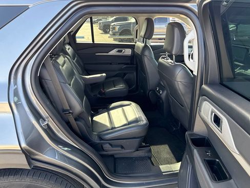 Used 2025 Ford Explorer Active w/ Active Comfort Package RWD image 12