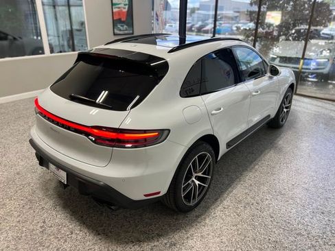 Used 2023 Porsche Macan Turbo image 9