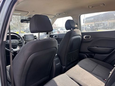 Certified 2025 Hyundai Venue SE image 15
