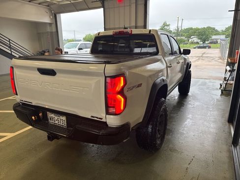 Used 2024 Chevrolet Colorado ZR2 w/ Technology Package AWD/4WD image 10
