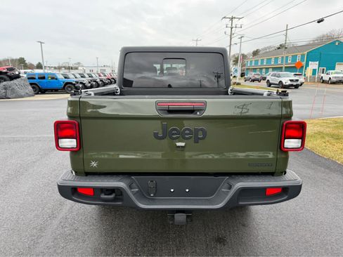 Used 2021 Jeep Gladiator Sport image 6