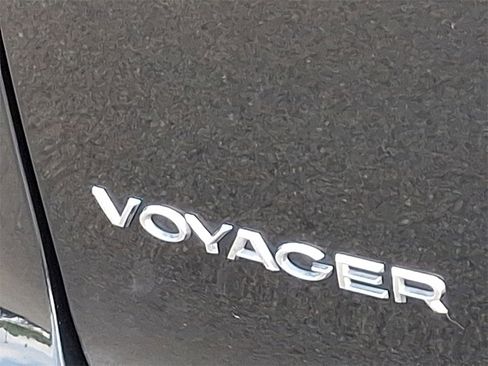 Used 2022 Chrysler Voyager LX image 30