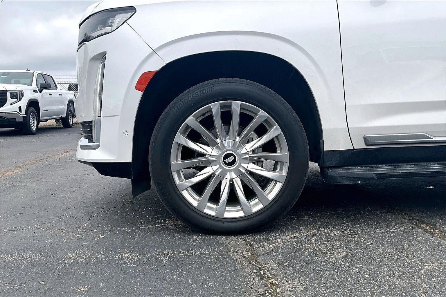 Used 2021 Cadillac Escalade Premium Luxury w/ Performance Package AWD/4WD image 2