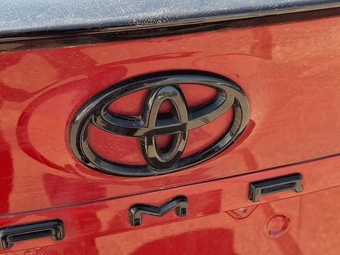 Used 2022 Toyota Camry SE image 25