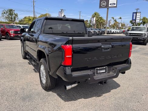 Used 2025 Toyota Tacoma SR5 image 10