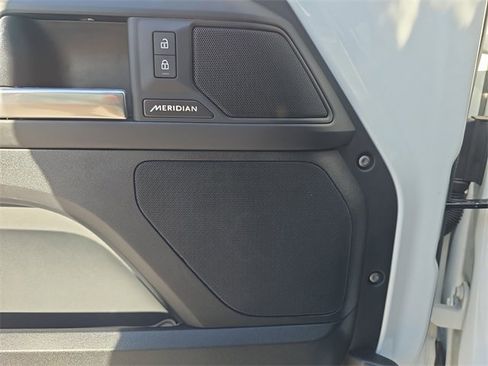 Used 2025 Land Rover Defender 110 S image 15