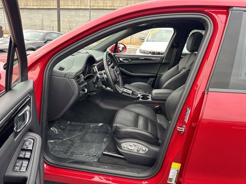 Used 2022 Porsche Macan image 19