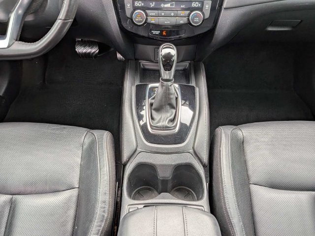 Used 2017 Nissan Rogue SL w/ SL Premium Package FWD image 19