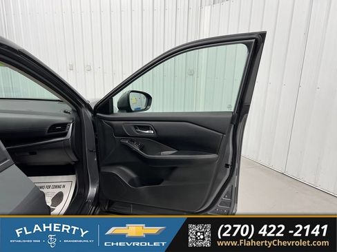 Used 2025 Nissan Rogue SV FWD image 14