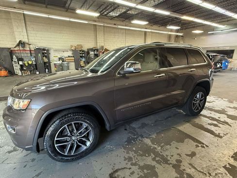 Used 2017 Jeep Grand Cherokee Limited AWD/4WD image 12