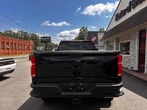 Used 2024 Chevrolet Silverado 2500 LT w/ Midnight Edition AWD/4WD image 5