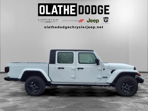 Used 2023 Jeep Gladiator Sport image 30