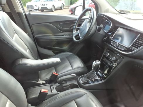 Used 2017 Buick Encore Essence w/ Experience Buick Package FWD image 4
