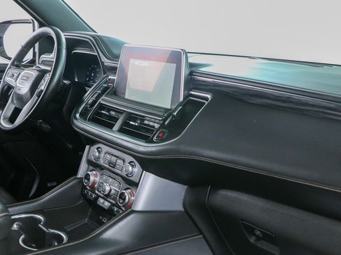 Used 2023 GMC Yukon XL SLT AWD/4WD image 30