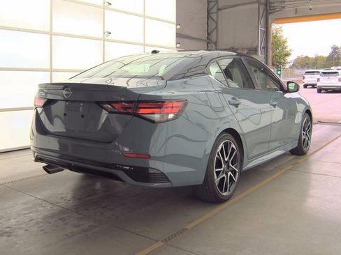 Used 2025 Nissan Sentra SR FWD image 3