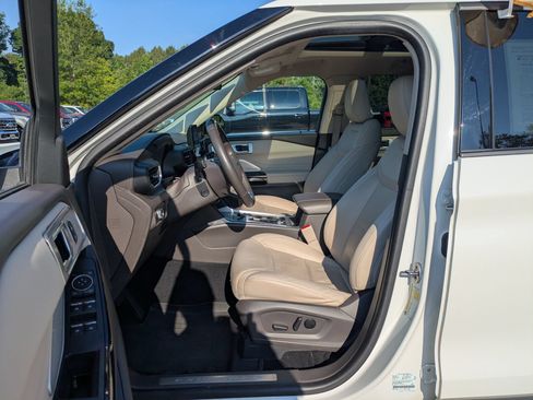 Certified 2023 Ford Explorer Platinum w/ Technology Package AWD/4WD image 12