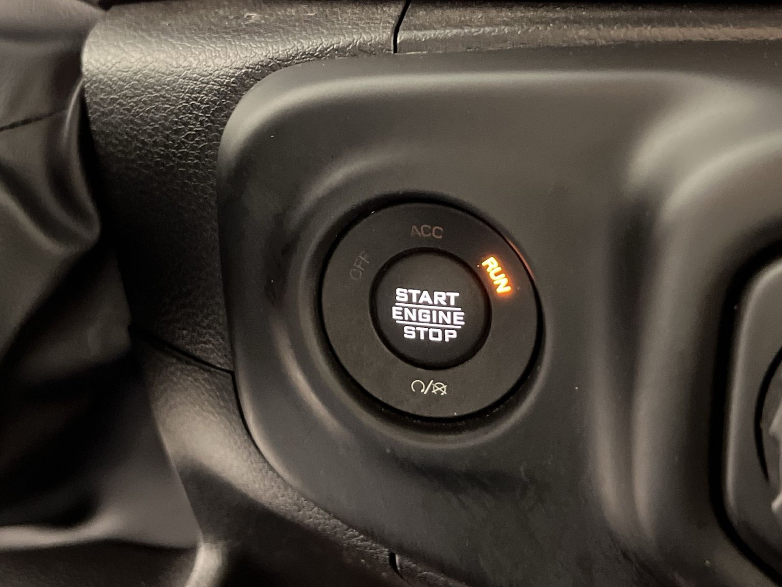 Used 2023 Jeep Wrangler Sport AWD/4WD image 32