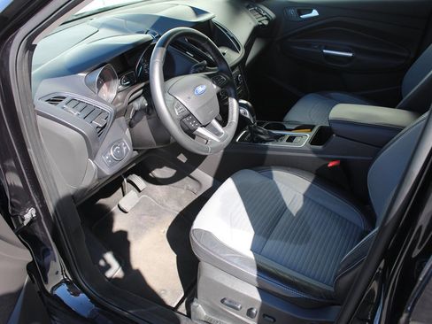 Used 2019 Ford Escape SE image 6