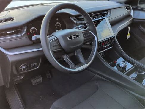 New 2025 Jeep Grand Cherokee Laredo X image 10