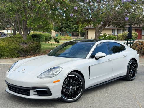Used 2020 Porsche Panamera image 1