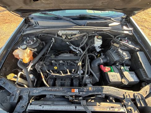 Used 2010 Mercury Mariner 2WD image 9