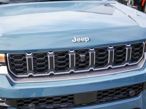 New 2026 Jeep Grand Cherokee L Limited w/ Luxury Tech Group II AWD/4WD image 5