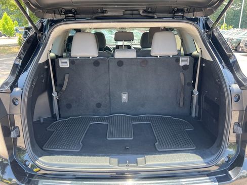 Used 2023 Toyota Highlander L image 19